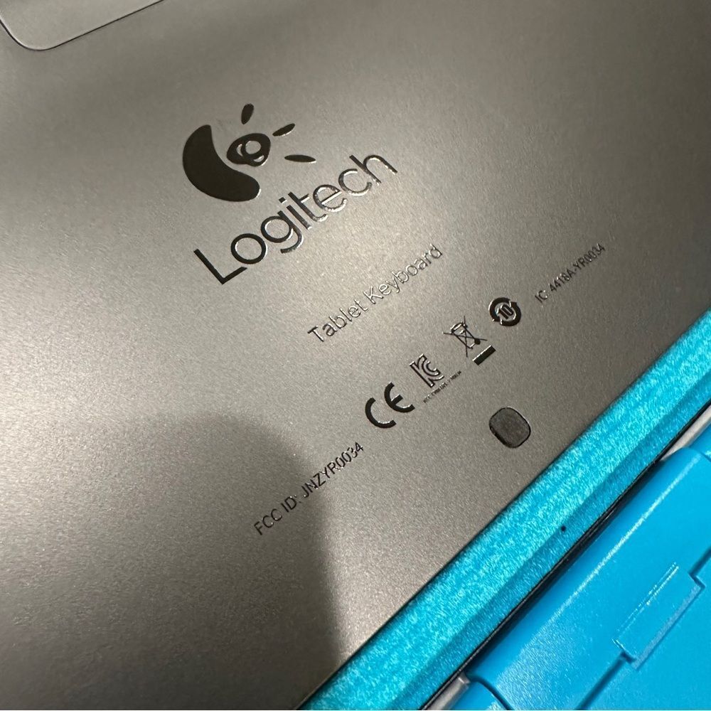 Logitech Wireless tablet Keyboard and stand - Picture 3 of 13